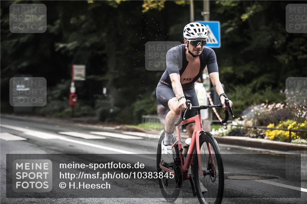 13.09.2026 - Stadtparktriathlon H.Heesch http://msf.ph/oto/10383845 13.09.2026 12:33:32 Radfahren 981, 1025, 1058, 1168 meine-sportfotos.de