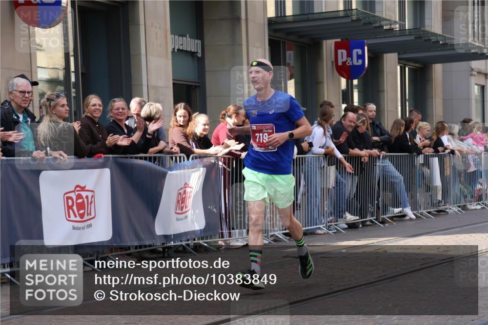 13.09.2026 - 21. swb-Marathon Bremen Strokosch-Dieckow http://msf.ph/oto/10383849 13.09.2026 12:49:52 Ziel 547, 7692, 719, 968 meine-sportfotos.de