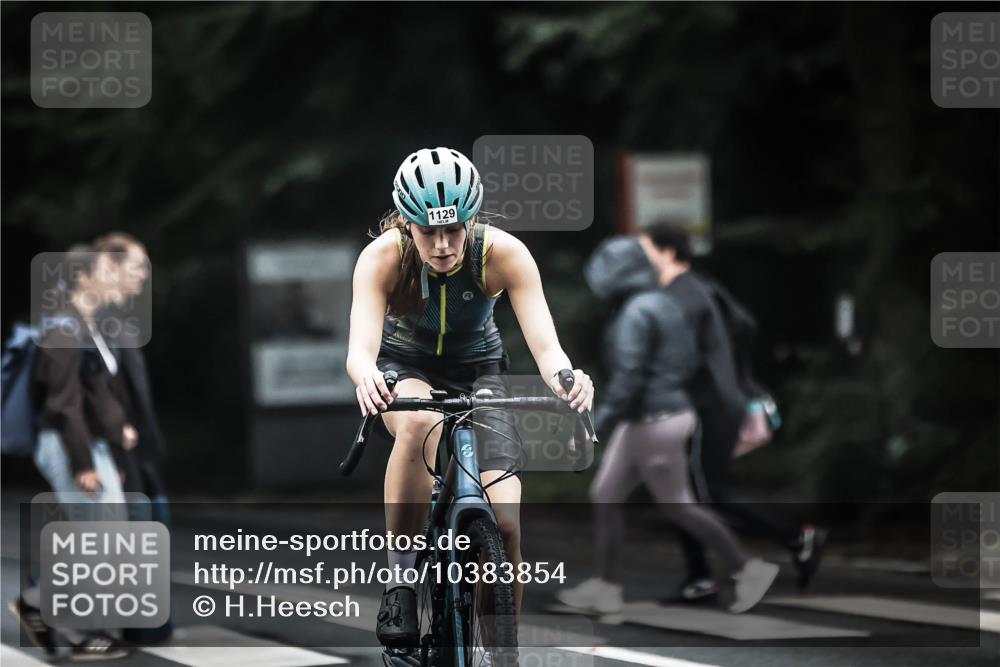 13.09.2026 - Stadtparktriathlon H.Heesch http://msf.ph/oto/10383854 13.09.2026 12:33:39 Radfahren 1129 meine-sportfotos.de