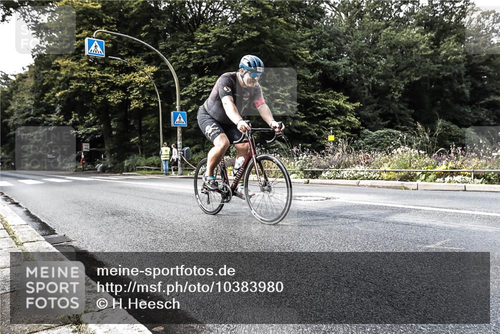 13.09.2026 - Stadtparktriathlon H.Heesch http://msf.ph/oto/10383980 13.09.2026 11:17:36 Radfahren 562, 752, 1799 meine-sportfotos.de