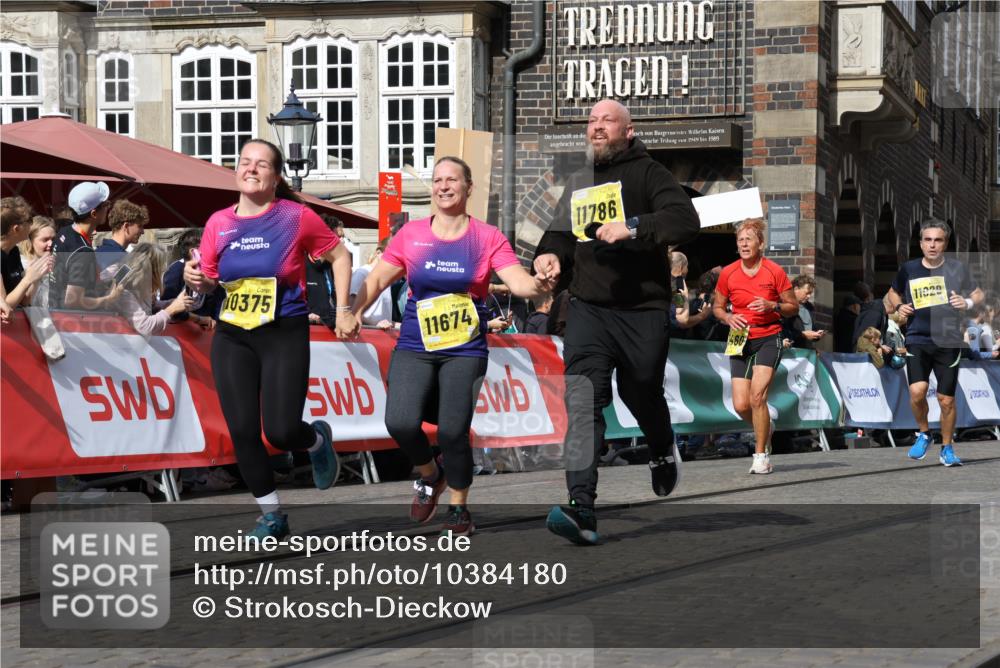 13.09.2026 - 21. swb-Marathon Bremen Strokosch-Dieckow http://msf.ph/oto/10384180 13.09.2026 11:06:19 Ziel 10018, 10204, 10305, 10375, 10382, 10619, 10662, 11132, 11156, 11164, 11477, 11674, 11775, 11786, 12186, 12378, 12486, 12523, 12528, 10852, 10853, 11021, 11028, 11240, 11340, 11374, 11432, 11729, 12217, 12485 meine-sportfotos.de