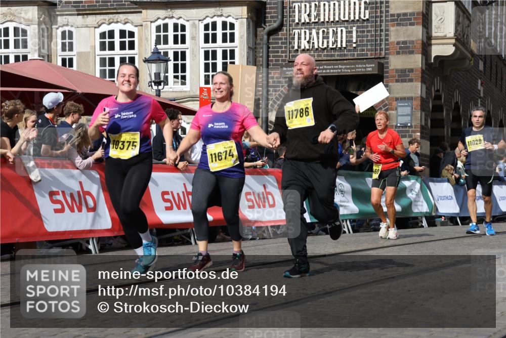 13.09.2026 - 21. swb-Marathon Bremen Strokosch-Dieckow http://msf.ph/oto/10384194 13.09.2026 11:06:19 Ziel 10018, 10204, 10305, 10375, 10382, 10619, 10662, 11132, 11156, 11164, 11477, 11674, 11775, 11786, 12186, 12378, 12486, 12523, 12528, 10852, 10853, 11021, 11028, 11240, 11340, 11374, 11432, 11729, 12217, 12485 meine-sportfotos.de