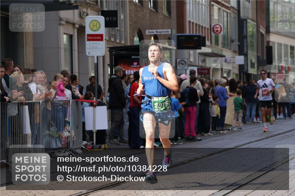 13.09.2026 - 21. swb-Marathon Bremen Strokosch-Dieckow http://msf.ph/oto/10384228 13.09.2026 12:50:22 Ziel 668, 8075, 520, 4232, 7692 meine-sportfotos.de