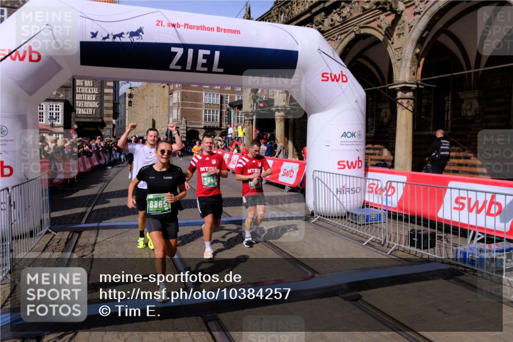 13.09.2026 - 21. swb-Marathon Bremen Tim E. http://msf.ph/oto/10384257 13.09.2026 13:22:05 Ziel 572, 1209, 1254, 2088, 2397, 2570, 3290, 3338, 3695, 3774, 3930, 3934, 4581, 4735, 6865, 6976, 7098, 7176, 8438, 8947, 9059, 9421, 10120 meine-sportfotos.de