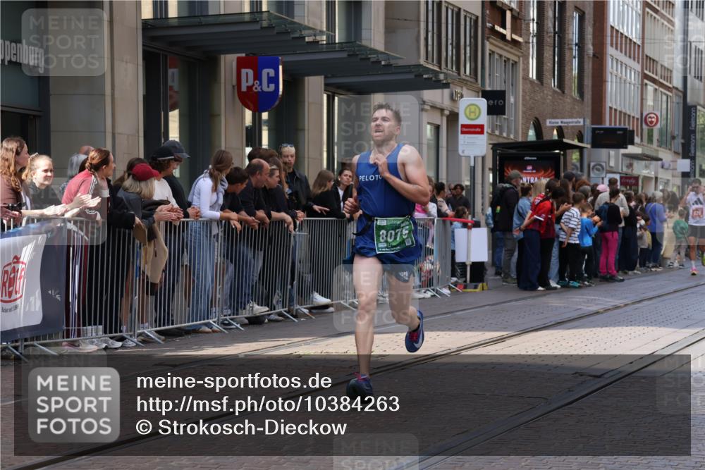 13.09.2026 - 21. swb-Marathon Bremen Strokosch-Dieckow http://msf.ph/oto/10384263 13.09.2026 12:50:23 Ziel 668, 8075, 520, 4232, 7692 meine-sportfotos.de