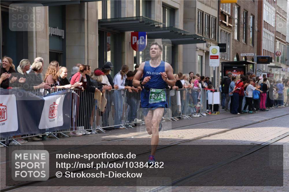 13.09.2026 - 21. swb-Marathon Bremen Strokosch-Dieckow http://msf.ph/oto/10384282 13.09.2026 12:50:23 Ziel 668, 8075, 520, 4232, 7692 meine-sportfotos.de