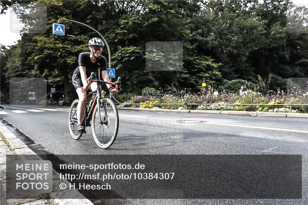 13.09.2026 - Stadtparktriathlon H.Heesch http://msf.ph/oto/10384307 13.09.2026 11:19:06 Radfahren 524, 598, 726, 817 meine-sportfotos.de