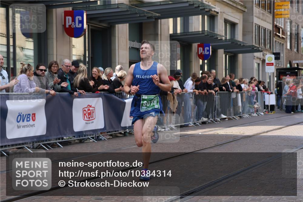 13.09.2026 - 21. swb-Marathon Bremen Strokosch-Dieckow http://msf.ph/oto/10384314 13.09.2026 12:50:24 Ziel 668, 1214, 8075, 520, 4232, 7692 meine-sportfotos.de