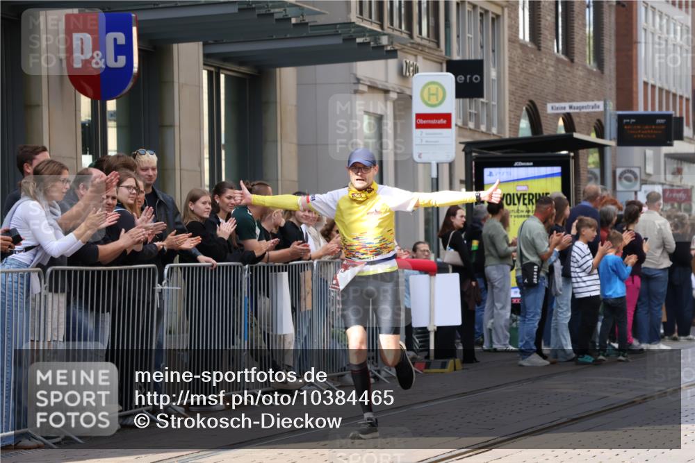 13.09.2026 - 21. swb-Marathon Bremen Strokosch-Dieckow http://msf.ph/oto/10384465 13.09.2026 12:50:53 Ziel 858, 1453, 1639, 13033, 668, 1214, 8075 meine-sportfotos.de