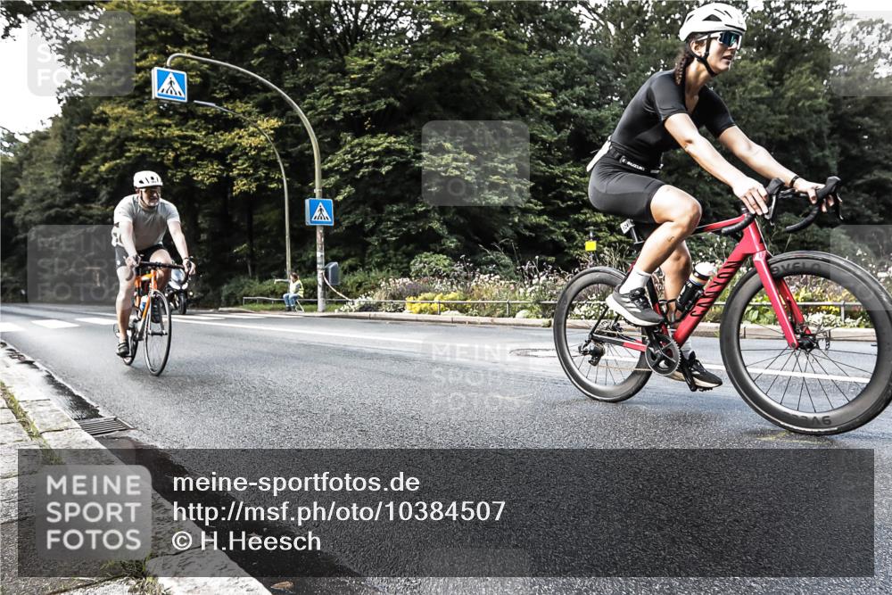 13.09.2026 - Stadtparktriathlon H.Heesch http://msf.ph/oto/10384507 13.09.2026 11:20:44 Radfahren 594, 641, 824 meine-sportfotos.de