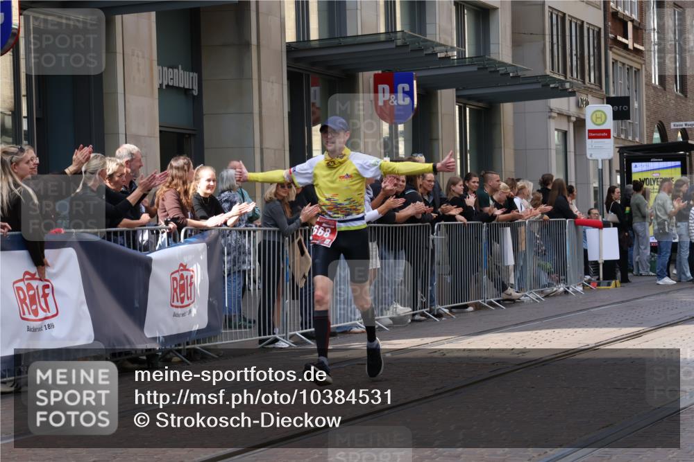 13.09.2026 - 21. swb-Marathon Bremen Strokosch-Dieckow http://msf.ph/oto/10384531 13.09.2026 12:50:55 Ziel 858, 1453, 1639, 3617, 13033, 668, 1214, 8075 meine-sportfotos.de