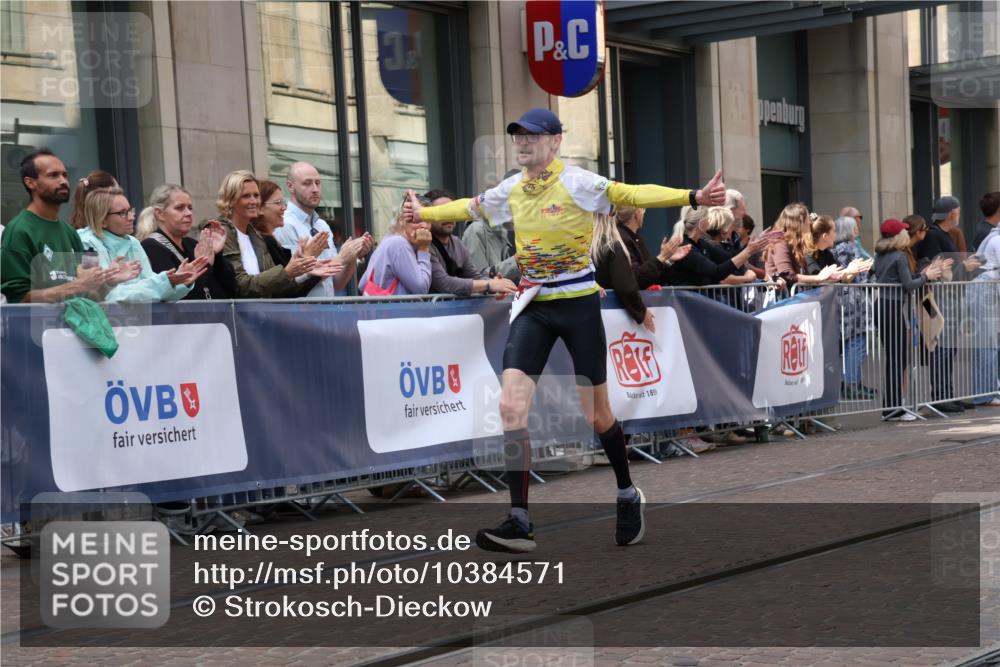 13.09.2026 - 21. swb-Marathon Bremen Strokosch-Dieckow http://msf.ph/oto/10384571 13.09.2026 12:50:56 Ziel 858, 1453, 1639, 3617, 13033, 668, 1214, 1639 meine-sportfotos.de