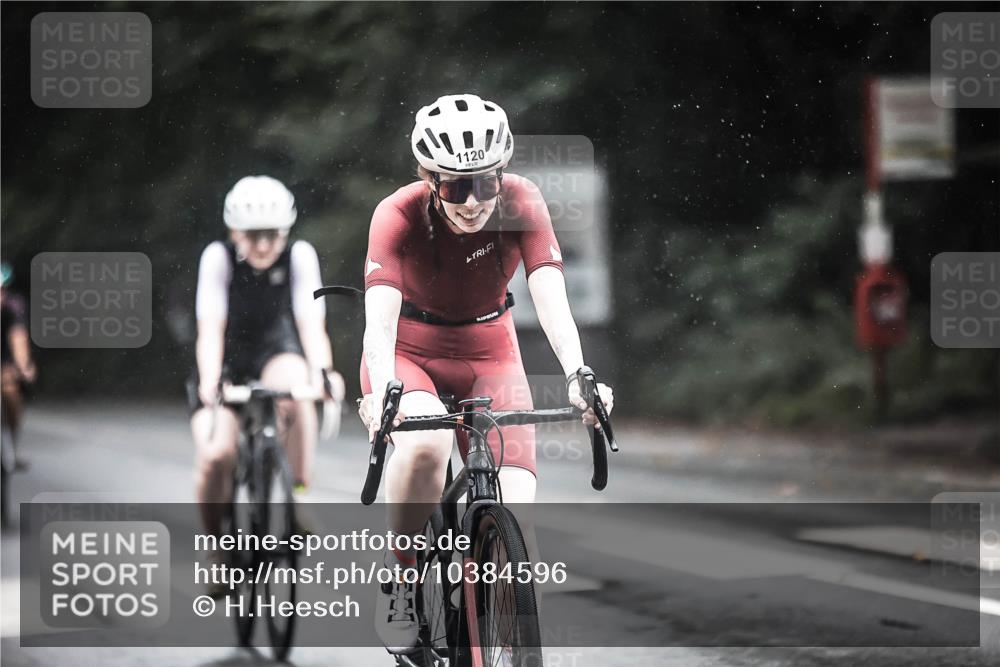 13.09.2026 - Stadtparktriathlon H.Heesch http://msf.ph/oto/10384596 13.09.2026 12:37:07 Radfahren 979, 1015, 1087, 1088, 1120, 1121, 1137, 1302 meine-sportfotos.de