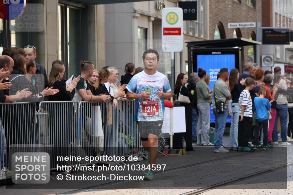 13.09.2026 - 21. swb-Marathon Bremen Strokosch-Dieckow http://msf.ph/oto/10384597 13.09.2026 12:50:59 Ziel 858, 1453, 3617, 13033, 668, 1214, 1639 meine-sportfotos.de
