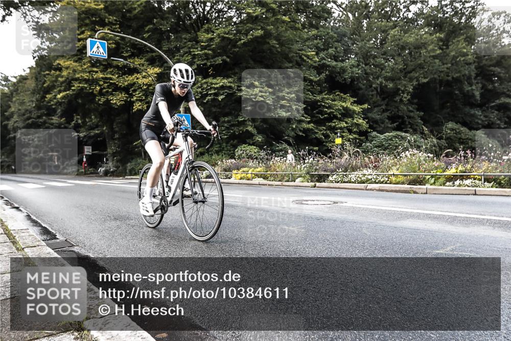 13.09.2026 - Stadtparktriathlon H.Heesch http://msf.ph/oto/10384611 13.09.2026 11:21:11 Radfahren 696, 776, 781 meine-sportfotos.de