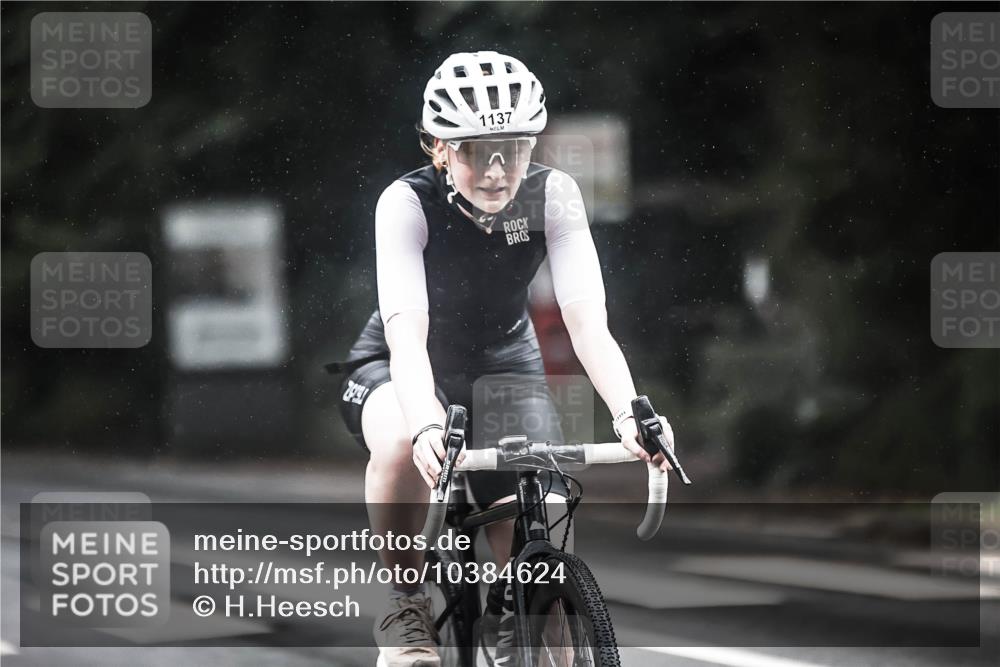 13.09.2026 - Stadtparktriathlon H.Heesch http://msf.ph/oto/10384624 13.09.2026 12:37:08 Radfahren 979, 1015, 1087, 1088, 1120, 1121, 1137, 1302 meine-sportfotos.de
