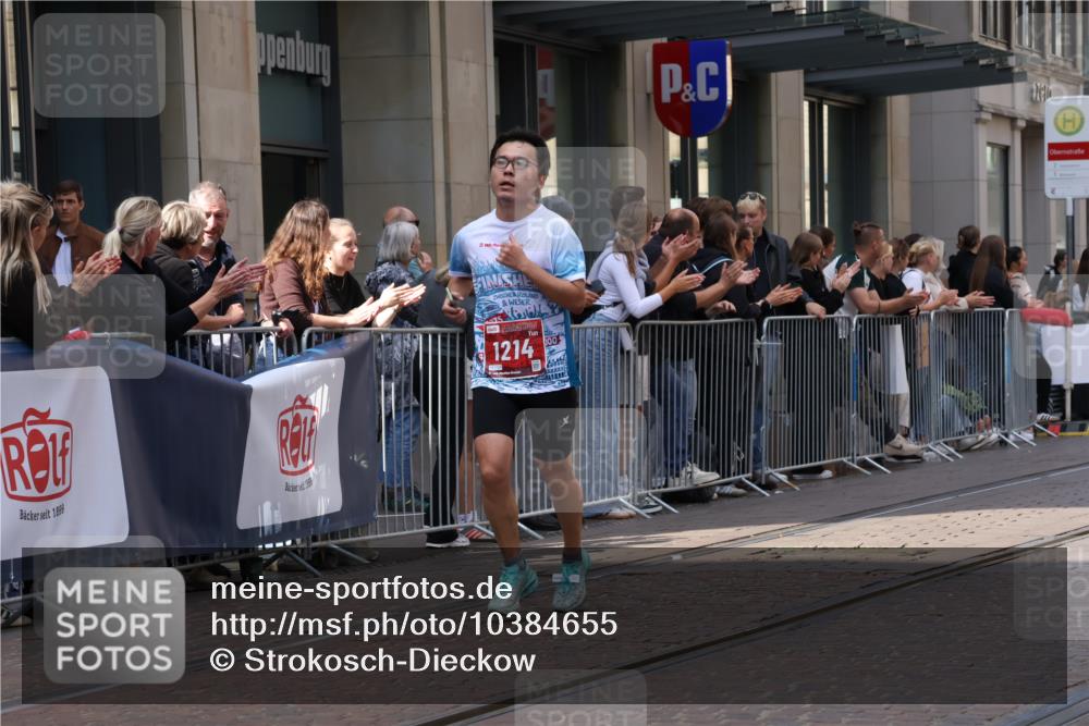 13.09.2026 - 21. swb-Marathon Bremen Strokosch-Dieckow http://msf.ph/oto/10384655 13.09.2026 12:51:02 Ziel 858, 1453, 3617, 13033, 668, 1214, 1639 meine-sportfotos.de