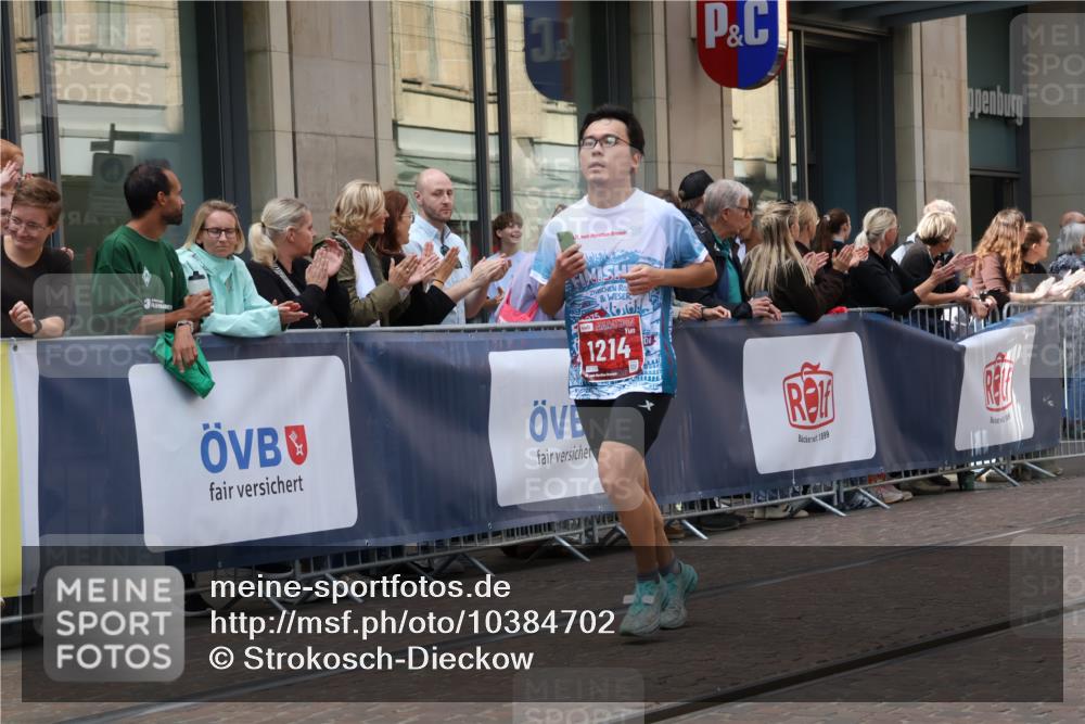 13.09.2026 - 21. swb-Marathon Bremen Strokosch-Dieckow http://msf.ph/oto/10384702 13.09.2026 12:51:04 Ziel 858, 1453, 3617, 13033, 668, 1214, 1453, 1639 meine-sportfotos.de