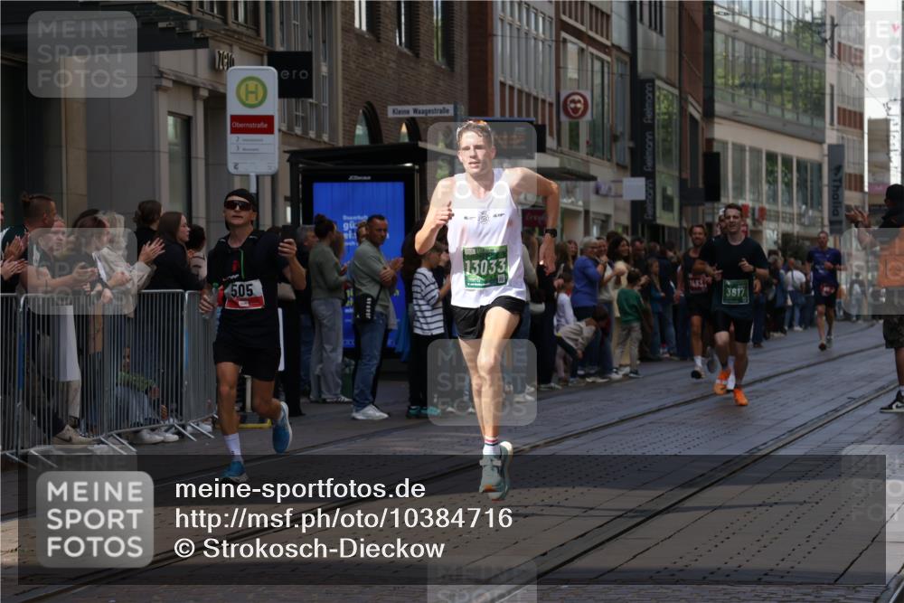13.09.2026 - 21. swb-Marathon Bremen Strokosch-Dieckow http://msf.ph/oto/10384716 13.09.2026 12:51:06 Ziel 858, 3617, 13033, 1214, 1453, 1639 meine-sportfotos.de