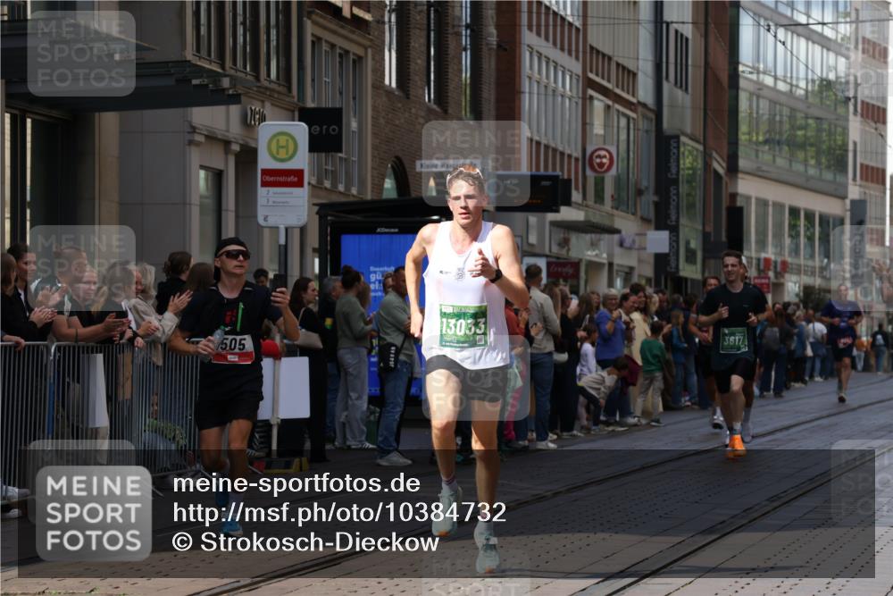 13.09.2026 - 21. swb-Marathon Bremen Strokosch-Dieckow http://msf.ph/oto/10384732 13.09.2026 12:51:06 Ziel 858, 3617, 13033, 1214, 1453, 1639 meine-sportfotos.de