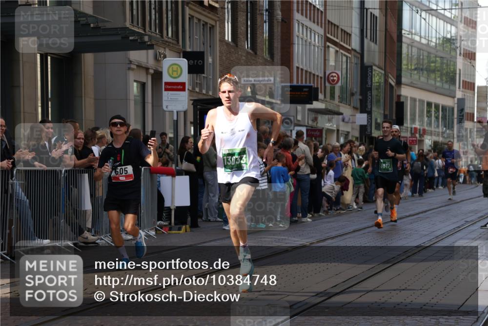 13.09.2026 - 21. swb-Marathon Bremen Strokosch-Dieckow http://msf.ph/oto/10384748 13.09.2026 12:51:07 Ziel 858, 3617, 13033, 1214, 1453, 1639 meine-sportfotos.de