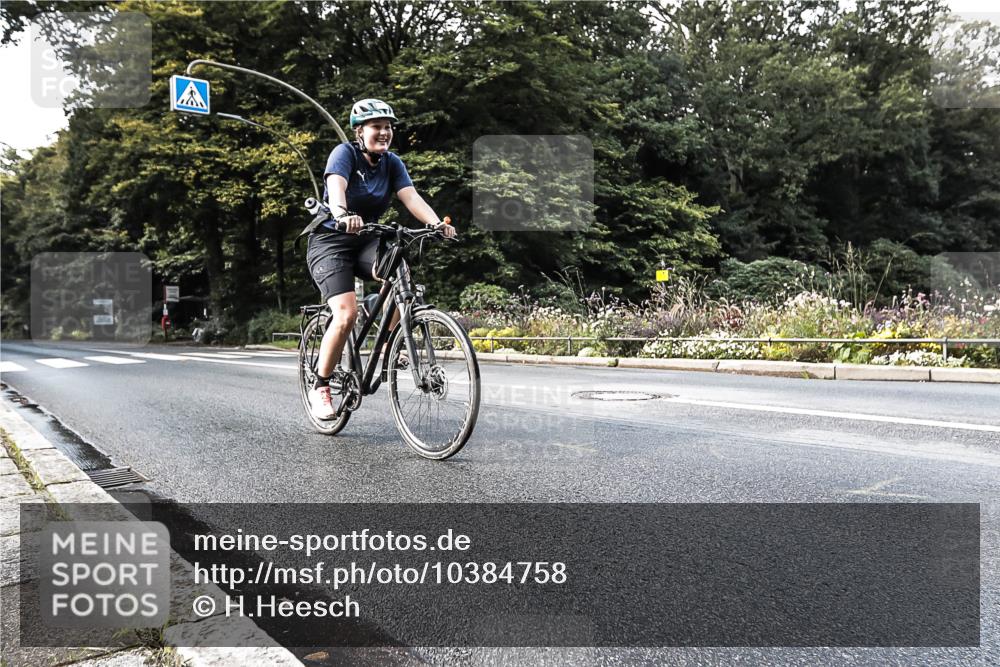 13.09.2026 - Stadtparktriathlon H.Heesch http://msf.ph/oto/10384758 13.09.2026 11:22:49 Radfahren 611, 656, 747 meine-sportfotos.de