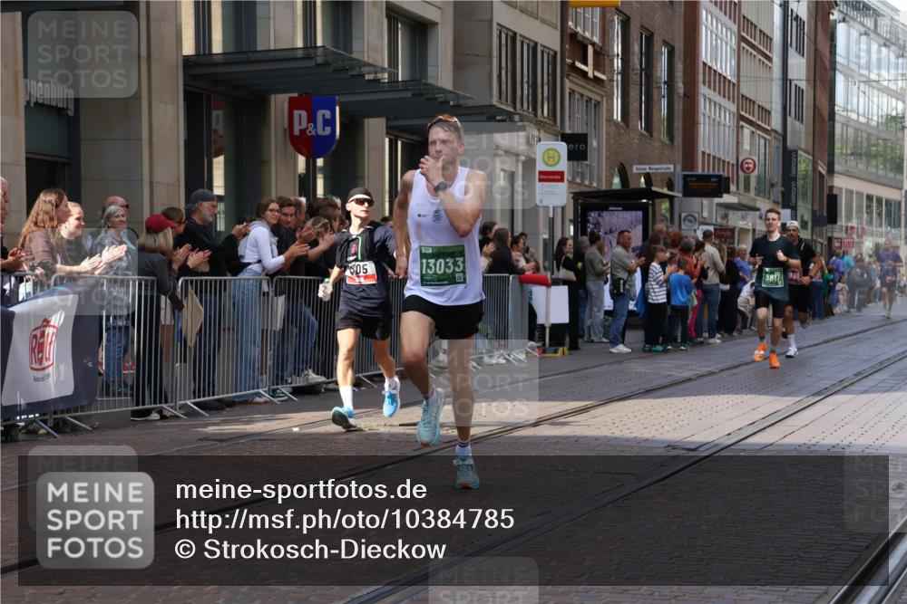 13.09.2026 - 21. swb-Marathon Bremen Strokosch-Dieckow http://msf.ph/oto/10384785 13.09.2026 12:51:08 Ziel 858, 3617, 13033, 1214, 1453, 1639 meine-sportfotos.de