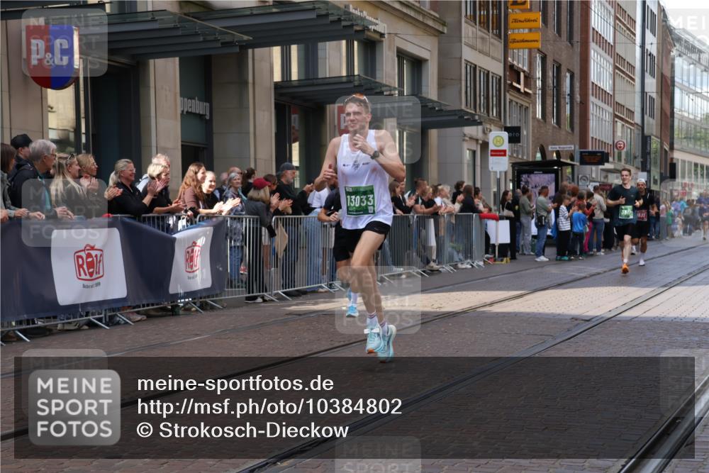 13.09.2026 - 21. swb-Marathon Bremen Strokosch-Dieckow http://msf.ph/oto/10384802 13.09.2026 12:51:08 Ziel 858, 3617, 13033, 1214, 1453, 1639 meine-sportfotos.de