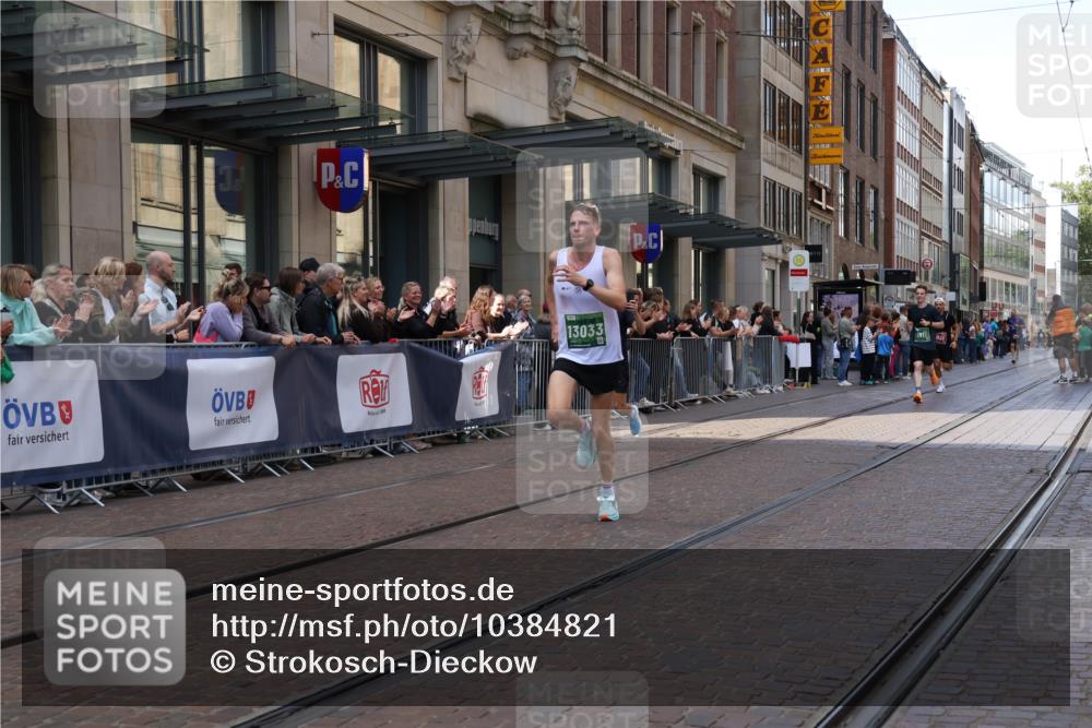 13.09.2026 - 21. swb-Marathon Bremen Strokosch-Dieckow http://msf.ph/oto/10384821 13.09.2026 12:51:08 Ziel 858, 3617, 13033, 1214, 1453, 1639 meine-sportfotos.de