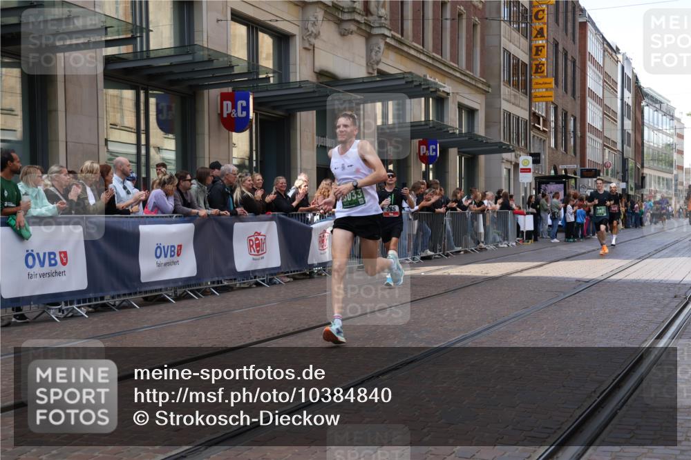 13.09.2026 - 21. swb-Marathon Bremen Strokosch-Dieckow http://msf.ph/oto/10384840 13.09.2026 12:51:09 Ziel 858, 3617, 13033, 1214, 1453, 1639 meine-sportfotos.de
