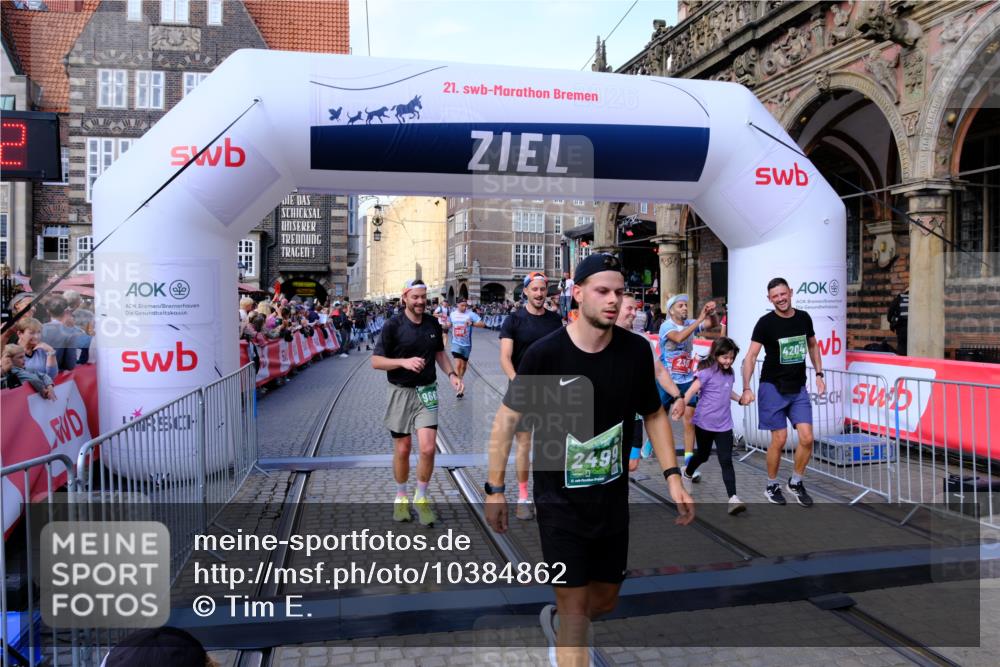 13.09.2026 - 21. swb-Marathon Bremen Tim E. http://msf.ph/oto/10384862 13.09.2026 13:22:41 Ziel 1601, 1933, 2481, 2499, 3855, 4204, 4211, 4697, 6621, 6891, 8447, 8574, 9668 meine-sportfotos.de