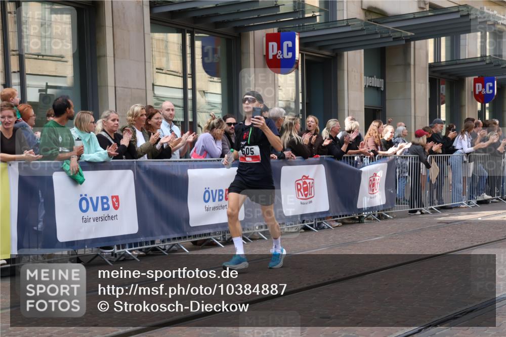 13.09.2026 - 21. swb-Marathon Bremen Strokosch-Dieckow http://msf.ph/oto/10384887 13.09.2026 12:51:10 Ziel 858, 3617, 13033, 858, 1214, 1453, 1639 meine-sportfotos.de