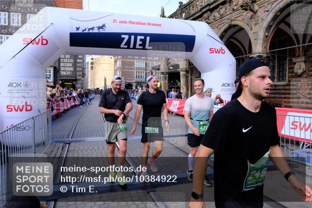 13.09.2026 - 21. swb-Marathon Bremen Tim E. http://msf.ph/oto/10384922 13.09.2026 13:22:42 Ziel 1933, 2481, 2499, 3855, 4204, 4211, 4697, 6621, 6891, 8447, 8574, 9668 meine-sportfotos.de