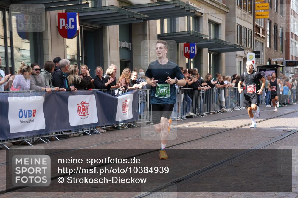 13.09.2026 - 21. swb-Marathon Bremen Strokosch-Dieckow http://msf.ph/oto/10384939 13.09.2026 12:51:12 Ziel 3617, 13033, 858, 1214, 1453, 1639 meine-sportfotos.de