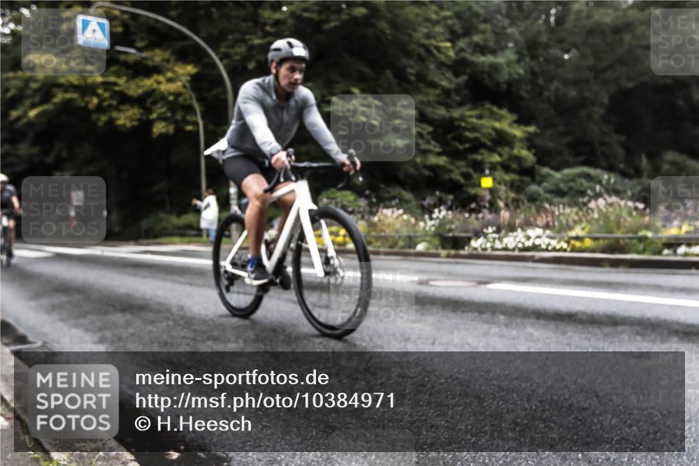 13.09.2026 - Stadtparktriathlon H.Heesch http://msf.ph/oto/10384971 13.09.2026 13:10:24 Radfahren 1229, 1255, 1262, 1326, 1388, 1405, 1417 meine-sportfotos.de