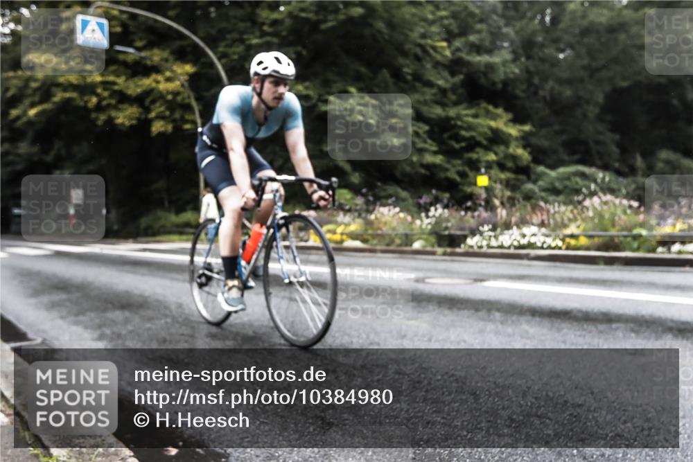 13.09.2026 - Stadtparktriathlon H.Heesch http://msf.ph/oto/10384980 13.09.2026 13:10:27 Radfahren 1326, 1388, 1417 meine-sportfotos.de