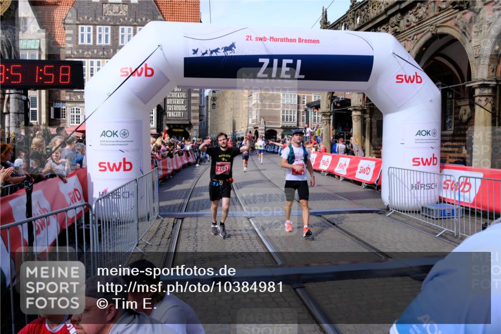 13.09.2026 - 21. swb-Marathon Bremen Tim E. http://msf.ph/oto/10384981 13.09.2026 13:22:47 Ziel 1933, 2481, 3855, 4204, 4211, 4483, 4697, 6891, 7586, 8447, 8547, 8694, 9668 meine-sportfotos.de