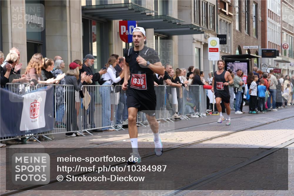13.09.2026 - 21. swb-Marathon Bremen Strokosch-Dieckow http://msf.ph/oto/10384987 13.09.2026 12:51:13 Ziel 3617, 13033, 858, 1214, 1453, 1639 meine-sportfotos.de
