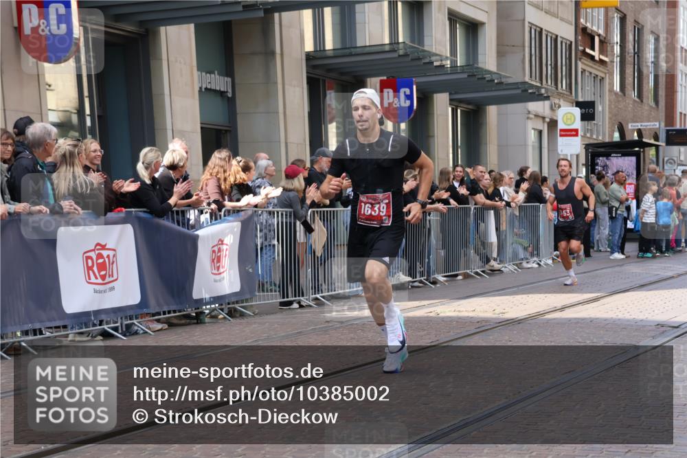 13.09.2026 - 21. swb-Marathon Bremen Strokosch-Dieckow http://msf.ph/oto/10385002 13.09.2026 12:51:13 Ziel 3617, 13033, 858, 1214, 1453, 1639 meine-sportfotos.de