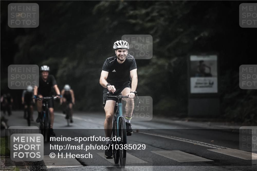13.09.2026 - Stadtparktriathlon H.Heesch http://msf.ph/oto/10385029 13.09.2026 12:38:02 Radfahren 949, 1072, 1101, 1108, 1248, 1254 meine-sportfotos.de