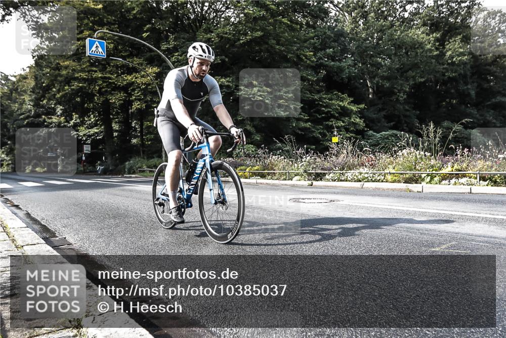 13.09.2026 - Stadtparktriathlon H.Heesch http://msf.ph/oto/10385037 13.09.2026 11:24:59 Radfahren 657, 816 meine-sportfotos.de