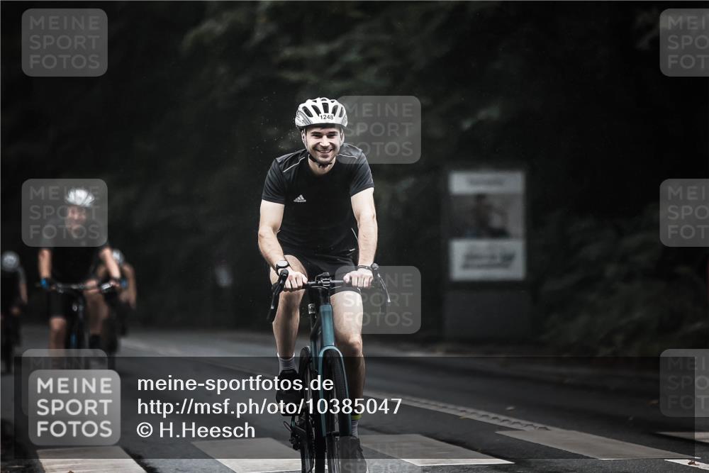 13.09.2026 - Stadtparktriathlon H.Heesch http://msf.ph/oto/10385047 13.09.2026 12:38:02 Radfahren 949, 1072, 1101, 1108, 1248, 1254 meine-sportfotos.de