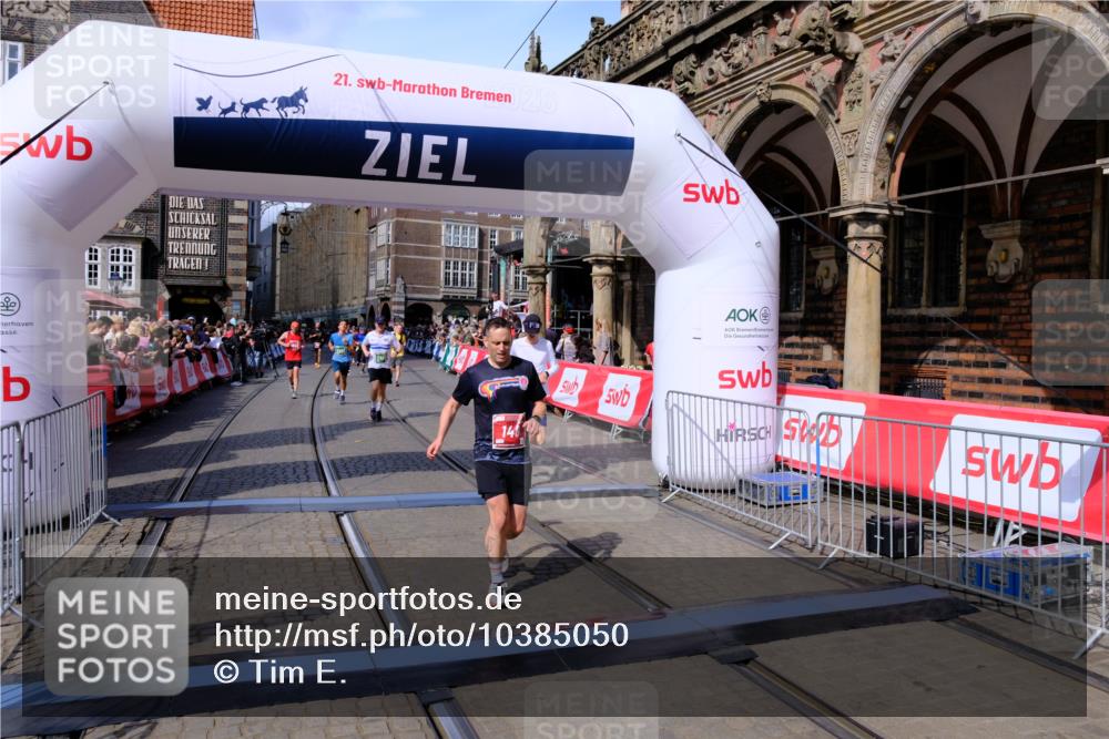 13.09.2026 - 21. swb-Marathon Bremen Tim E. http://msf.ph/oto/10385050 13.09.2026 13:22:52 Ziel 388, 1933, 2402, 2481, 2771, 2806, 3855, 4483, 4697, 6891, 7586, 8547, 8551, 8694, 9090, 9510 meine-sportfotos.de