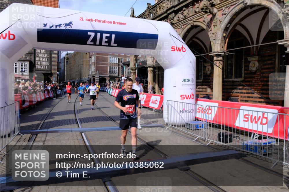 13.09.2026 - 21. swb-Marathon Bremen Tim E. http://msf.ph/oto/10385062 13.09.2026 13:22:52 Ziel 388, 1933, 2402, 2481, 2771, 2806, 3855, 4483, 4697, 6891, 7586, 8547, 8551, 8694, 9090, 9510 meine-sportfotos.de