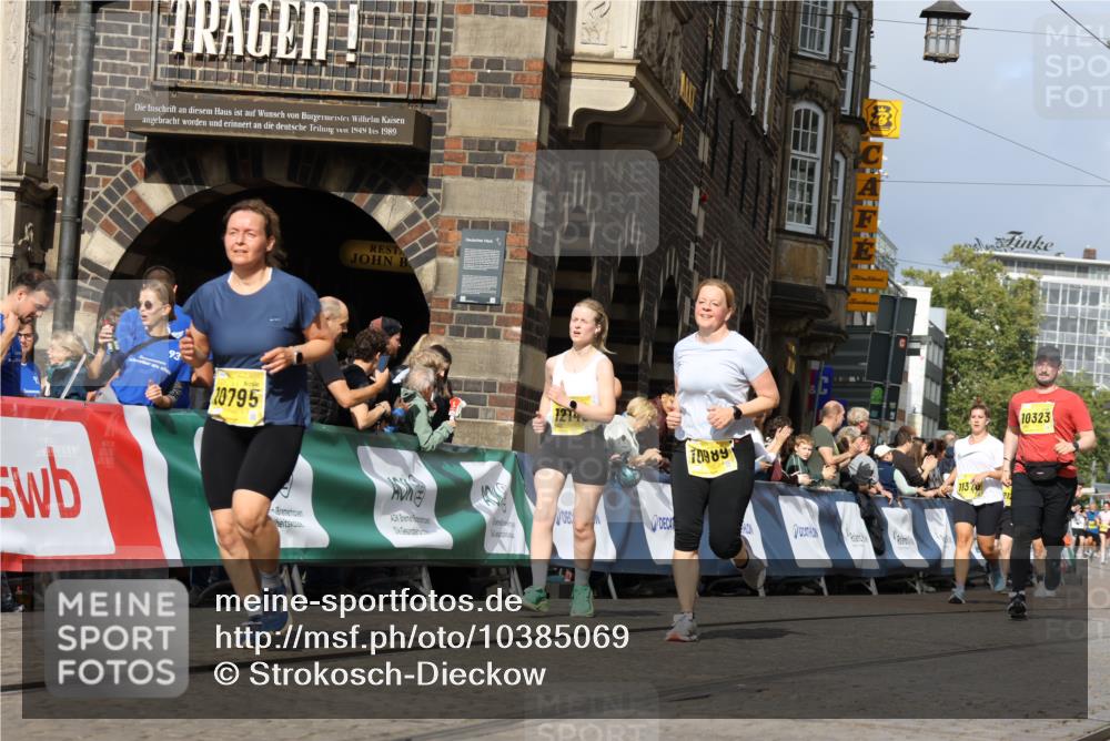 13.09.2026 - 21. swb-Marathon Bremen Strokosch-Dieckow http://msf.ph/oto/10385069 13.09.2026 11:06:49 Ziel 10376, 10654, 10681, 10682, 10849, 10852, 10853, 11021, 11028, 11240, 11340, 11374, 11432, 11729, 11849, 12217, 12479, 12485, 10156, 10378, 10663, 11257 meine-sportfotos.de