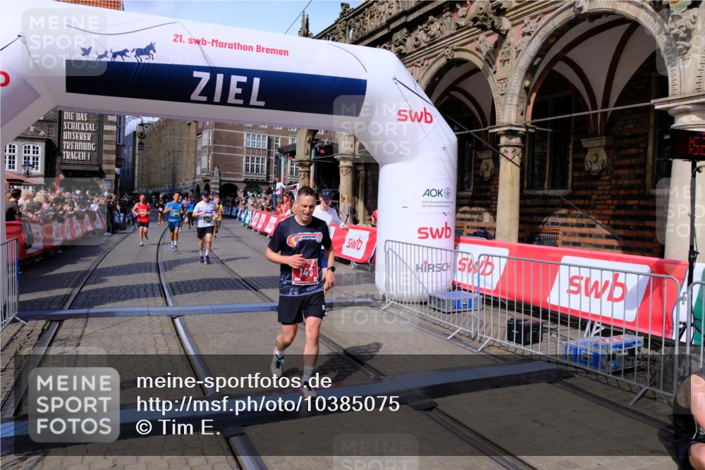13.09.2026 - 21. swb-Marathon Bremen Tim E. http://msf.ph/oto/10385075 13.09.2026 13:22:52 Ziel 388, 1933, 2402, 2481, 2771, 2806, 3855, 4483, 4697, 6891, 7586, 8547, 8551, 8694, 9090, 9510 meine-sportfotos.de