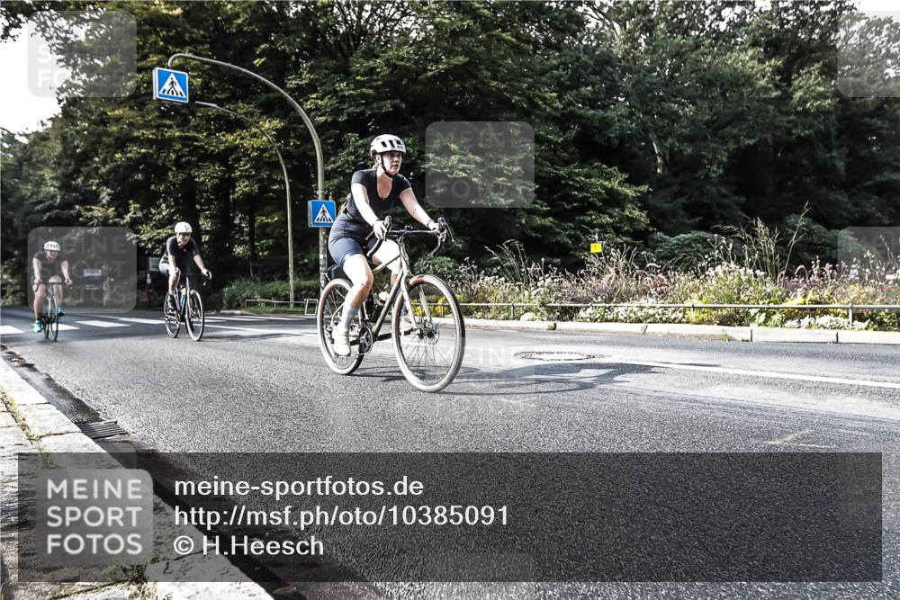 13.09.2026 - Stadtparktriathlon H.Heesch http://msf.ph/oto/10385091 13.09.2026 11:25:14 Radfahren 736, 770, 819 meine-sportfotos.de