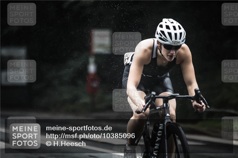 13.09.2026 - Stadtparktriathlon H.Heesch http://msf.ph/oto/10385096 13.09.2026 12:38:06 Radfahren 949, 1072, 1108, 1179, 1248, 1254 meine-sportfotos.de