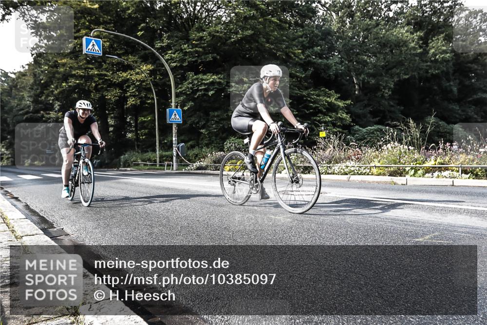 13.09.2026 - Stadtparktriathlon H.Heesch http://msf.ph/oto/10385097 13.09.2026 11:25:14 Radfahren 736, 770, 819 meine-sportfotos.de