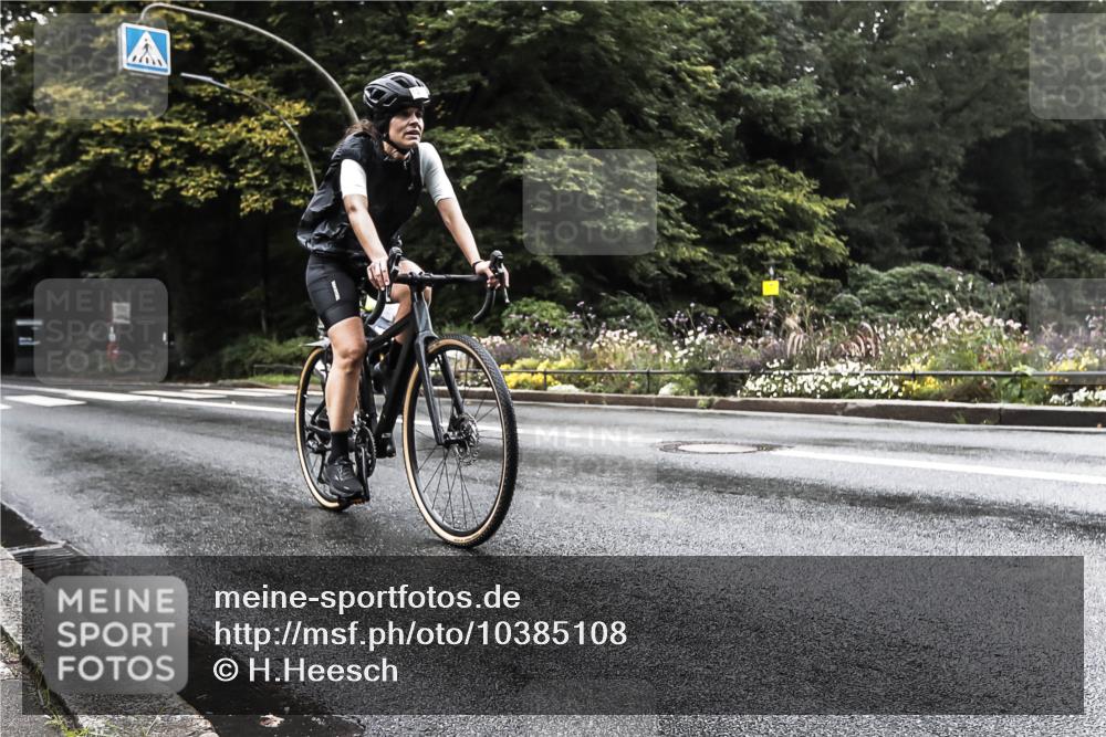 13.09.2026 - Stadtparktriathlon H.Heesch http://msf.ph/oto/10385108 13.09.2026 13:11:53 Radfahren 1336, 1338, 1378, 1392 meine-sportfotos.de